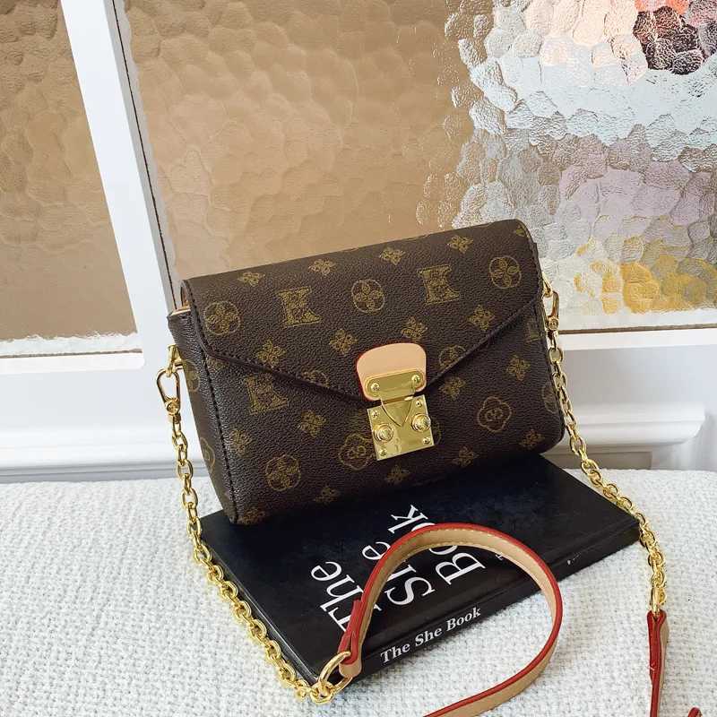 2025 Luxe Square Bag Fashion Shoulder Purse for Women Chic Crossbody Tote Versatile Day-to-Night Bag Minimalist Sling BagW251119