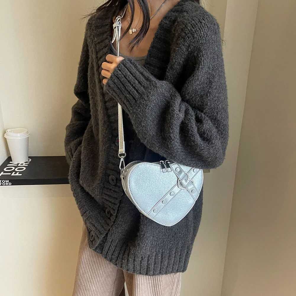 Vintage Y2K Small Chain Rivet Shoulder Bag Heart Shaped Purse Handbag Red PU Leather Gothic Tote Bag Fashion Women Crossbody BagW250512
