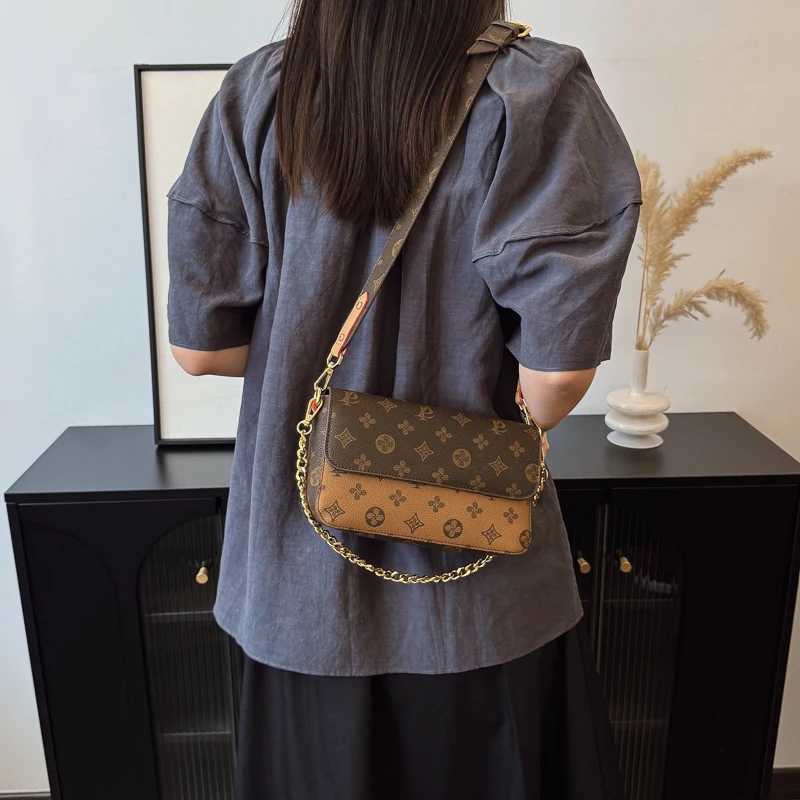 Elegant Tote Bag For Ladies In Premium Leather Spacious Design By Famous Designer With Classic SilhouetteW251119