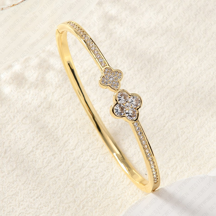 Designer Bracelet Bracelet for Women Stainless Steel 18K Gold Plated Bangle Diamond Letter Bangles Luxury Jewlery Designer for Women Elegant Timeless 