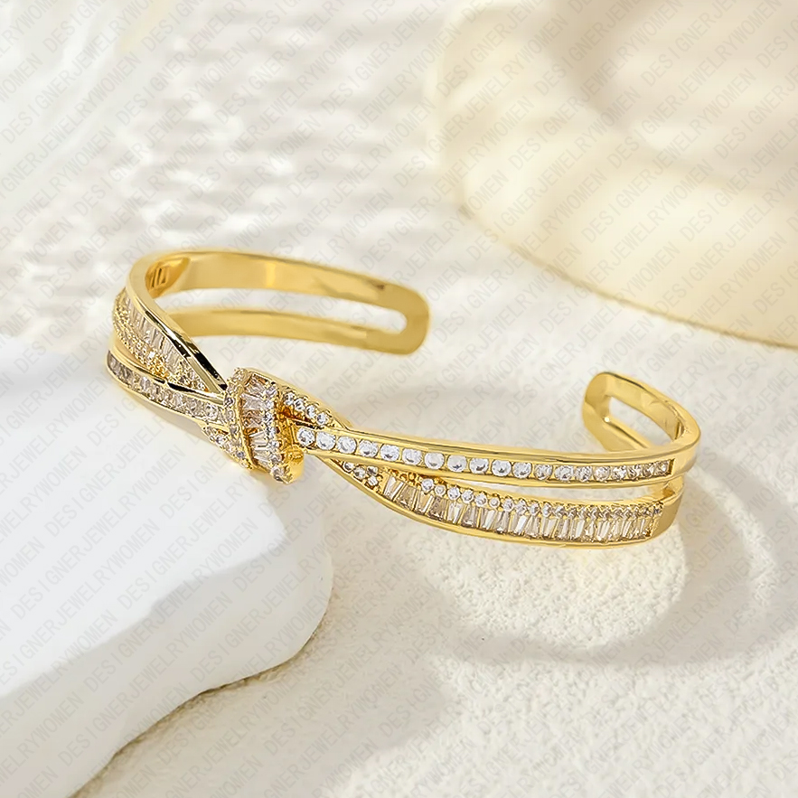 Designer Bracelet Bracelet for Women Butterfly Bow Bangle Square Diamond Open Bangles Luxury Jewlery Designer for Women Elegant Timeless Sparkling Gif