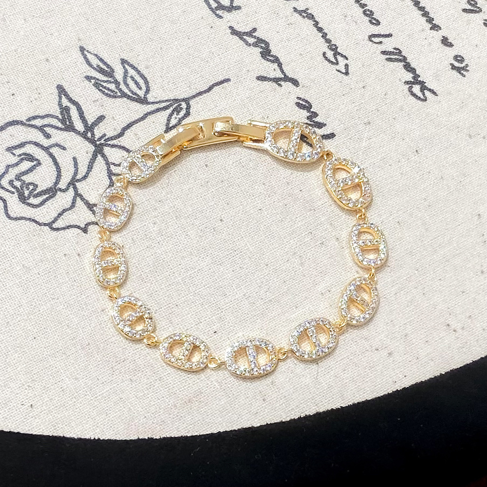 Gold - Tone Linked Oval Bracelet With Rhinestone Accents Trendy Daily Jewelry Party Wear Gift For Her High Quality And Eye - catching Jewelry