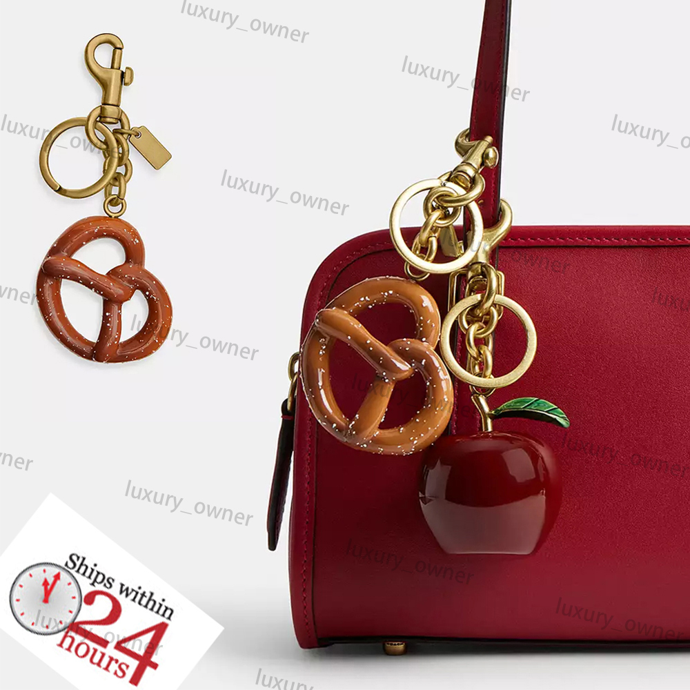 Luxury Designer Keys Bag Charm Fashion Women Keychain With Box Vintage Cool Cherry Pattern Refreshing Style Ring Keyring Hangings key chain womens Lanyards
