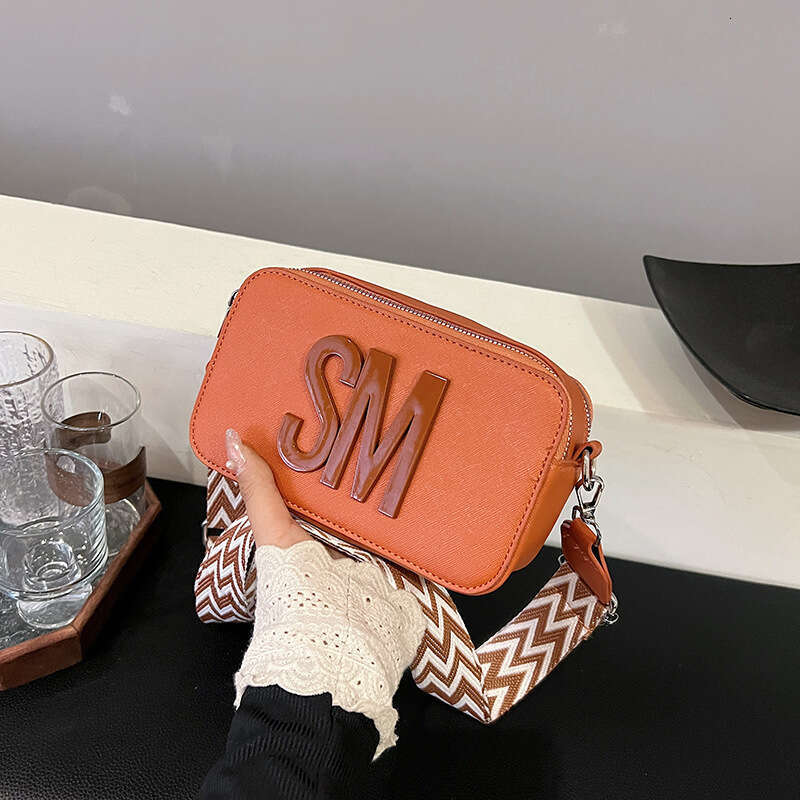 2025 New Fashionable Trendy Women's Bag, Casual and Versatile, Square with Small Letters, Wide Strap, Popular Single Shoulder Bag