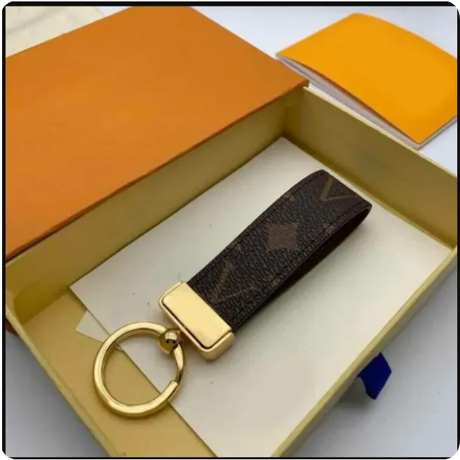 211 High Quality Keychain Classic Exquisite Luxury Designer Car Keyring Zinc Alloy Letter Unisex Lanyard Gold Black Metal Small Jewelry a6983