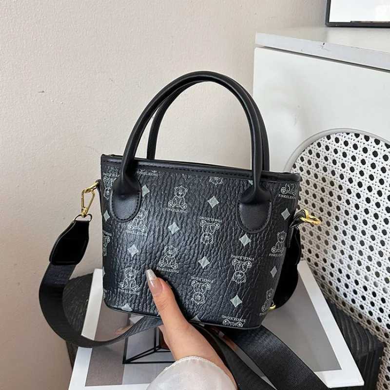 Stylish Shoulder Bag For Women Leather Material With Adjustable Strap Famous Designer Classic And PracticalW251119