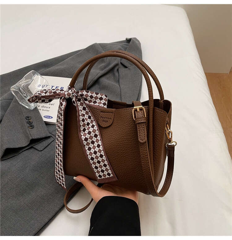 This year's new trendy vegetable basket handbag, women's soft leather bucket bag, commuting shoulder crossbody bag