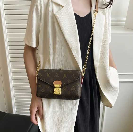 Designer Inspired Envelope Bag for Women 2025 Trendy Crossbody Purse Multi-Functional Phone Holder Chic Shoulder Bag CasualW251119