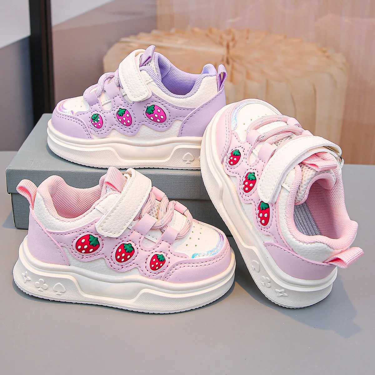 Cute girls sports shoes in 2025 with strawberry casual flat shoes little girls leather boots fashionable heart-shaped childrens GIrl sports shoes I031