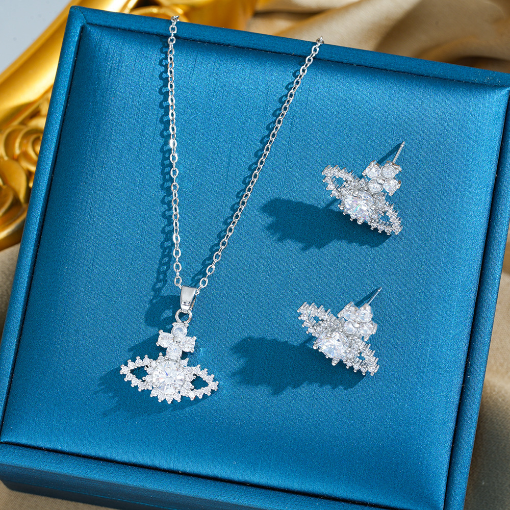 Luxury Brand Designer Jewelry European And American Hot Sale Empress Super Shiny Sweet Saturn Titanium Steel Necklace For Women Niche Light Luxury Sim