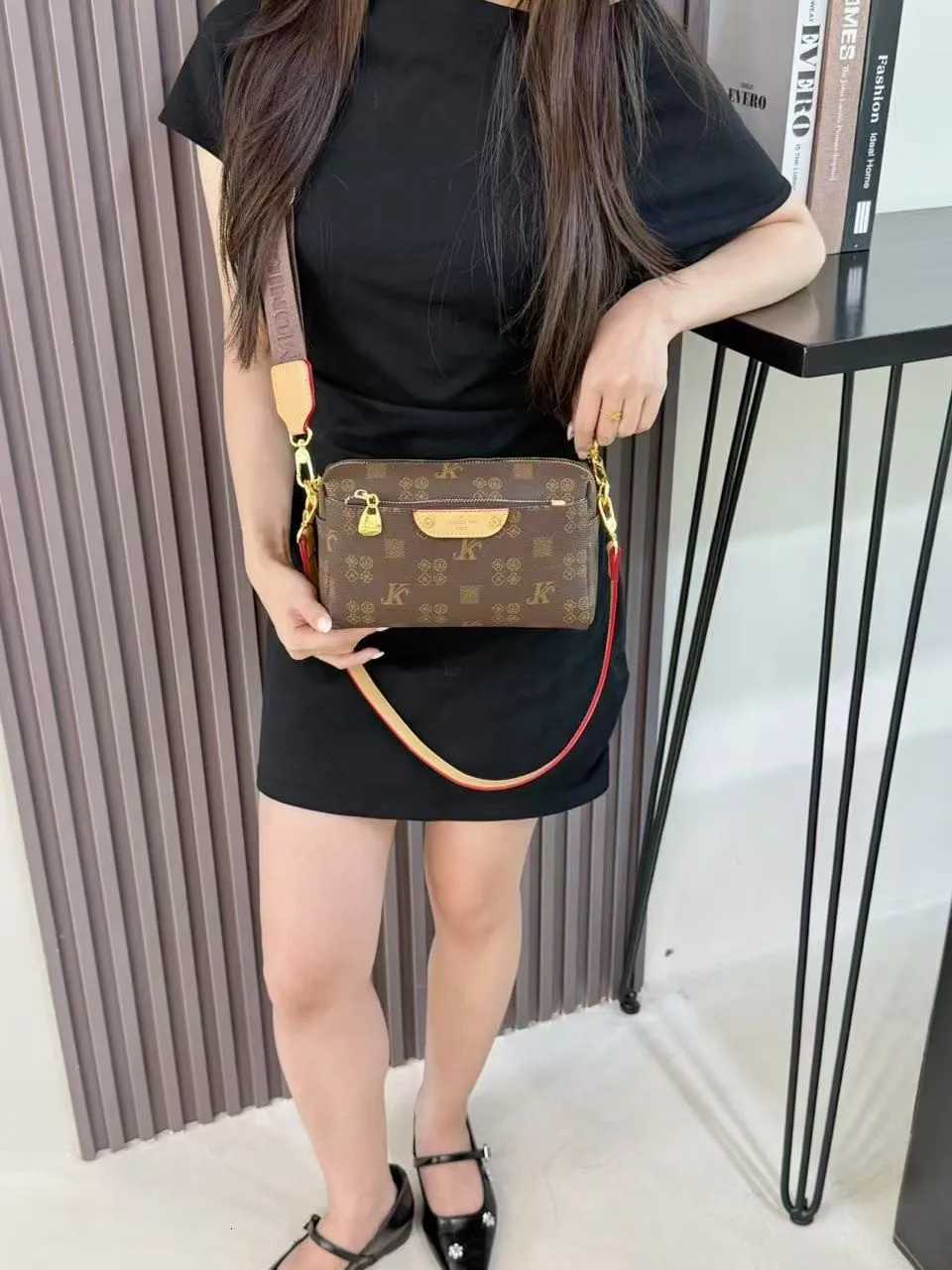 2025 New Handbag Single-Shoulder Bag Large Capacity Crossbody Bag Advanced Splicing HandbagW251119