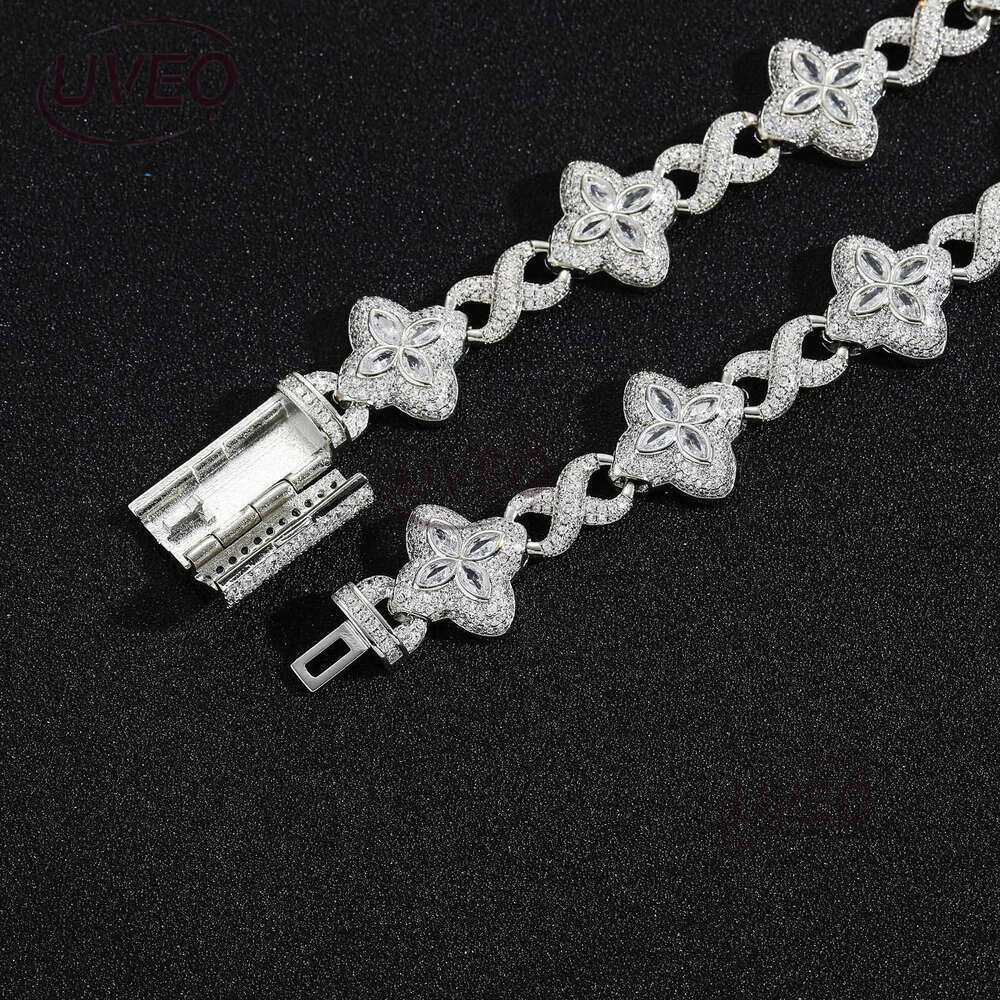 Hip hop infinite clover necklace, stylish, cool, handsome, personalized, high-end, 5A ice out VVS Moissanite men's and women's accessories F