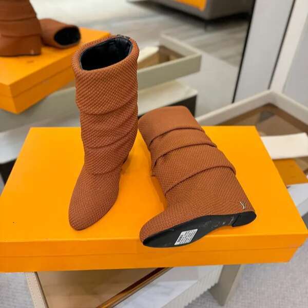 Luxury Designer boot designer womens Leather Knee High Inspired Equestrian Riding Long Boots with Embroidery and Studs wedge Classic Fashion Boutique women shoes