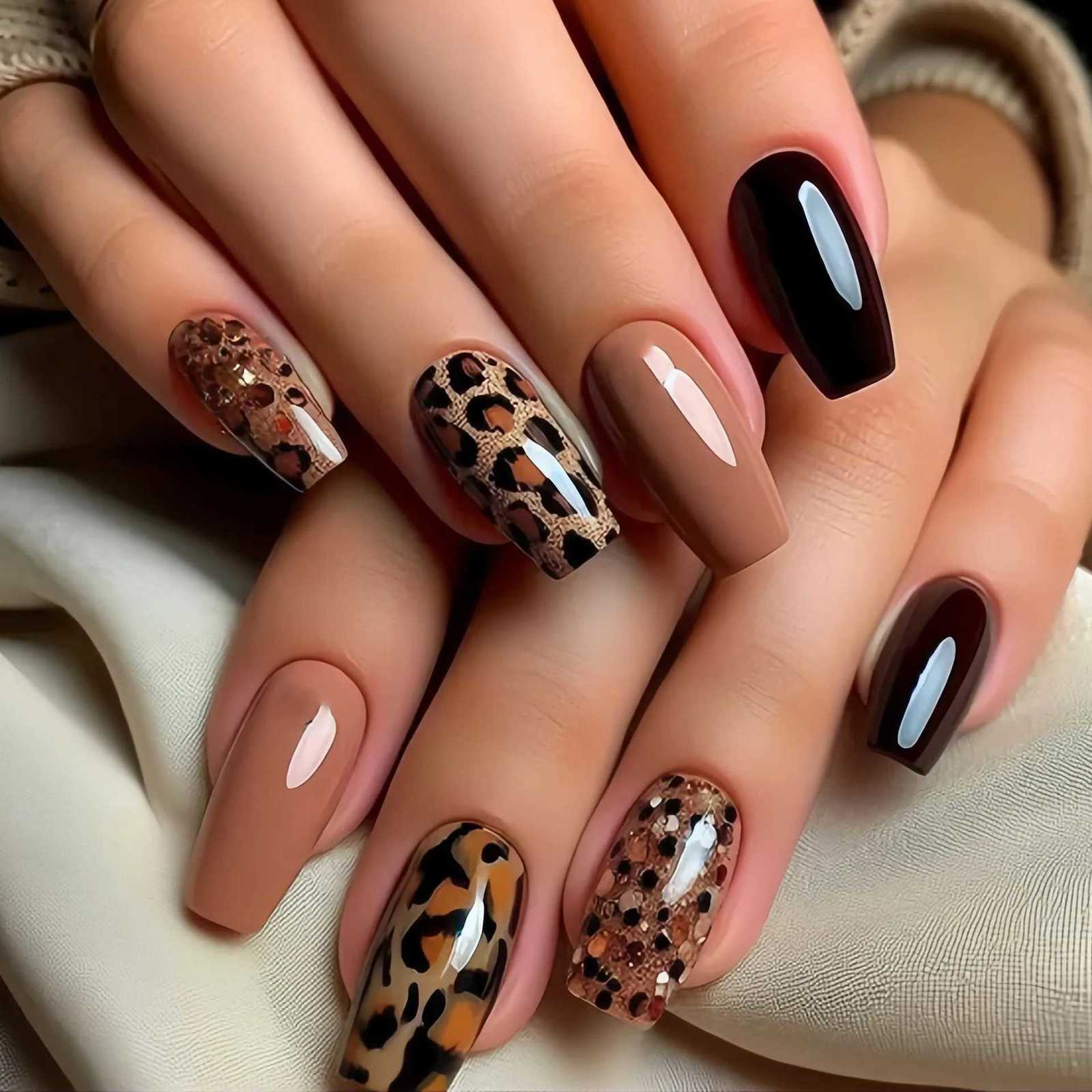 24Pcs Mid-length Square Head Press on False Nails with Golden Butterfly Full Cover Nails Tips with Jelly Glue Wearable Fake NailT251118T251119
