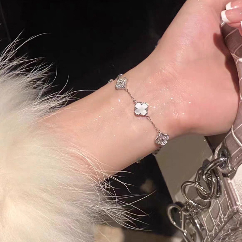 2025 New Light - luxury Four - petal Flower Bracelet: A Stylish and Sophisticated Accessory with Exquisite Design