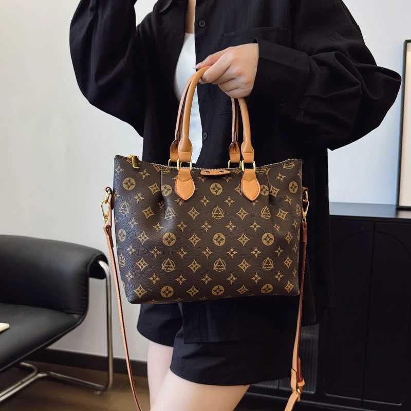 Trendy Elegant Classic Crossbody Bag Minimalist Leather For Womens Casual And Business CommuteW251119