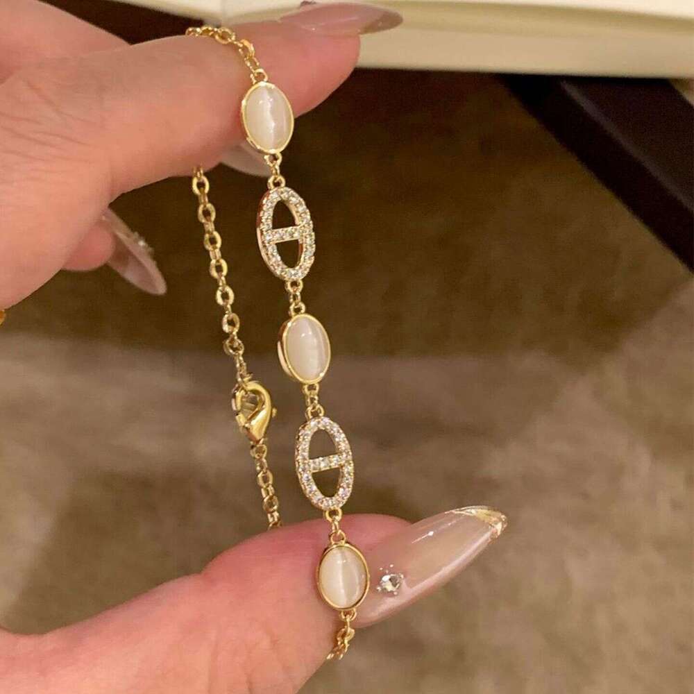 Full Diamond Pig Nose Cat's Eye Stone Spliced Bracelet Small Fragrance Style Light Luxury Temperament Sparkling Best Friend Jewelry for Women