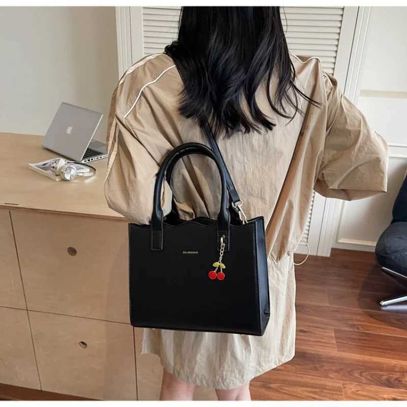 Luxury Designer Inspired Crossbody Bag With Monogram Pattern And Leather Trim For Iconic Fashion Statement And StyleW251119