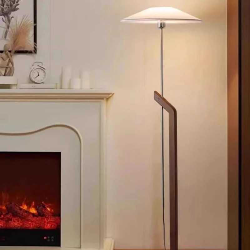French Medieval Wooden Floor Lamps Fabric Lampshade Minimalist Living Room Restaurant Kitchen Bedroom Iron Base Standing Lights M251119