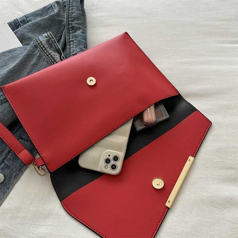 New PU Womens Leather Bag 2024 Luxury Handbag Designer Womens Wrist Bag Sac A Sunday Clutch Party WalletW250418