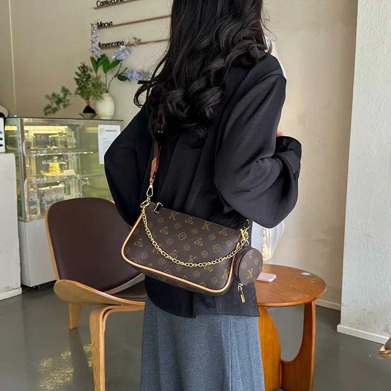 New Retro Chain Underarm Bag Womens Niche High-value Shoulder Bag Simple and Foreign Versatile CommuteW251119