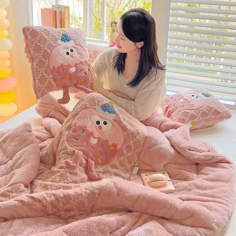 2024 cartoon three-dimensional patch embroidered cookies throw quilt hand carry thickened throw quilt dual-purposeM251119