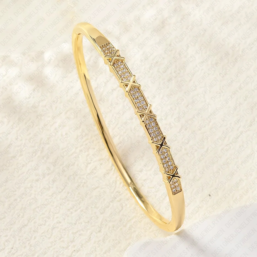 Designer Bracelet Bracelet for Women Full Pave Bangle Diamond Bangles Letter Open Bangles Luxury Jewlery Designer for Women Elegant Timeless Sparkling