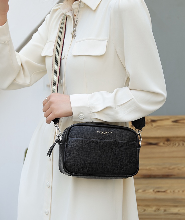 Chic designer bag Ladies' Real Leather Crossbody Bag - Perfect Match for Any Occasion This Season