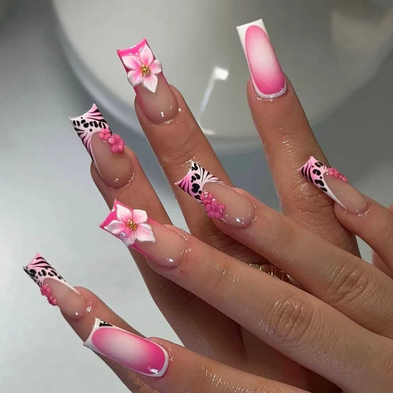 24Pcs Blue Smudge French False Nails Press on 3D Flower Starfish Shell Fake Nails Mid-length Square Wearable Full Cover Nail TipT251118T251119