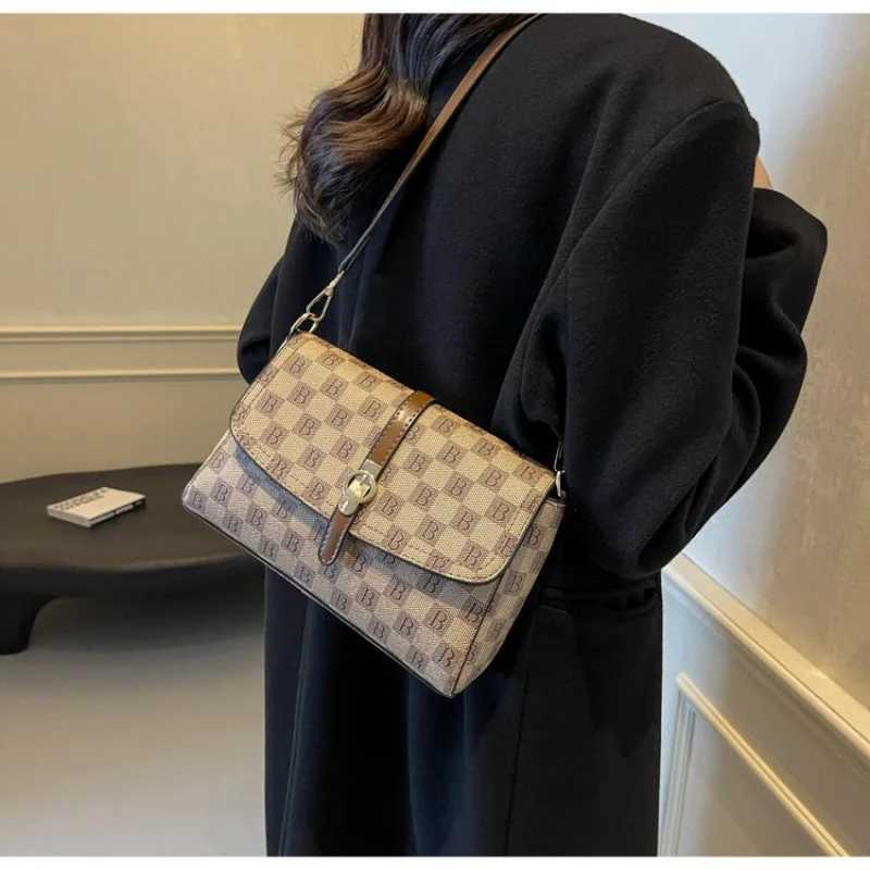 Stylish Ladies Shoulder Bag - Famous Designer Crossbody Handbag Made Of Genuine Italian Leather MaterialW251119