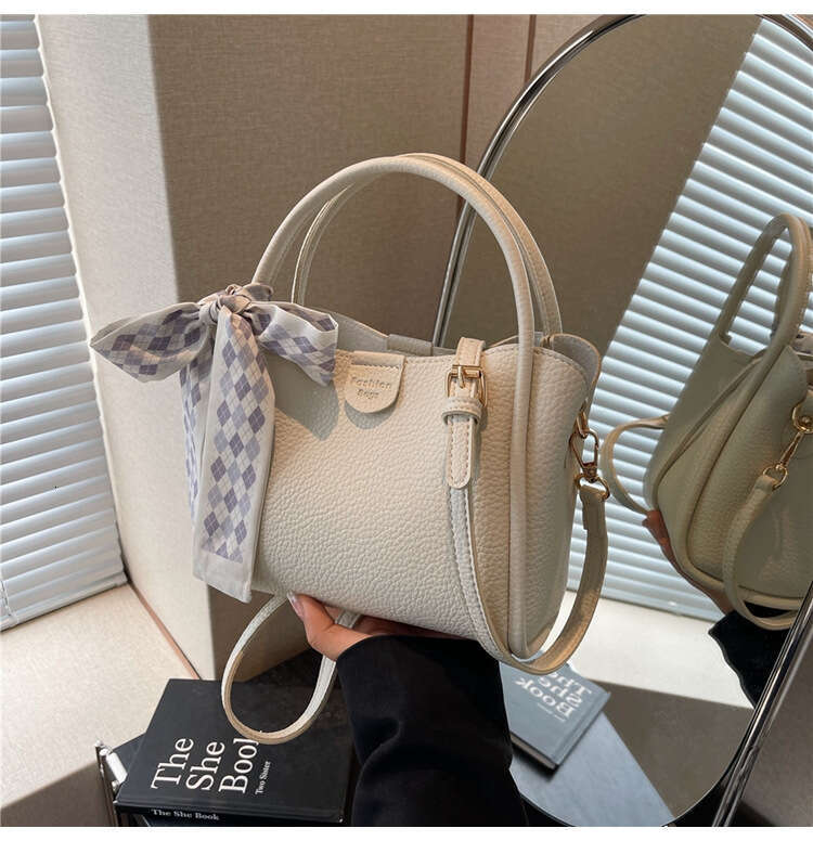 This year's new trendy vegetable basket handbag, women's soft leather bucket bag, commuting shoulder crossbody bag