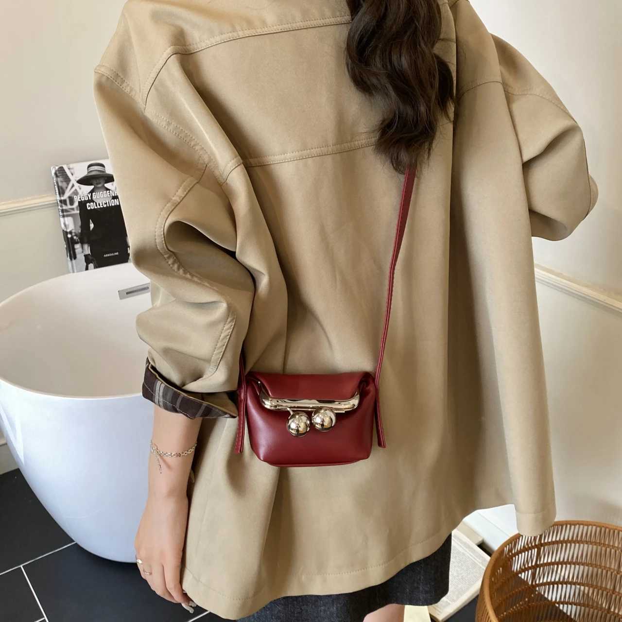 New Mini Womens Crossbody Bag Fashion Designer Handbag Clip Purse Versaile Crossbody Coin Purse Lipstick Pouch Mini BagW251119