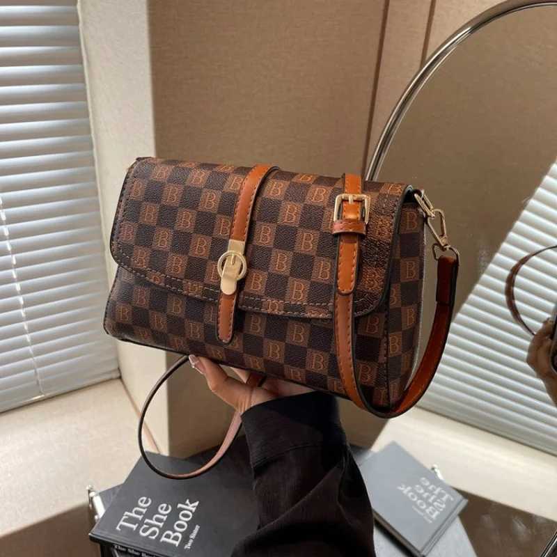 Stylish Ladies Shoulder Bag - Famous Designer Crossbody Handbag Made Of Genuine Italian Leather MaterialW251119