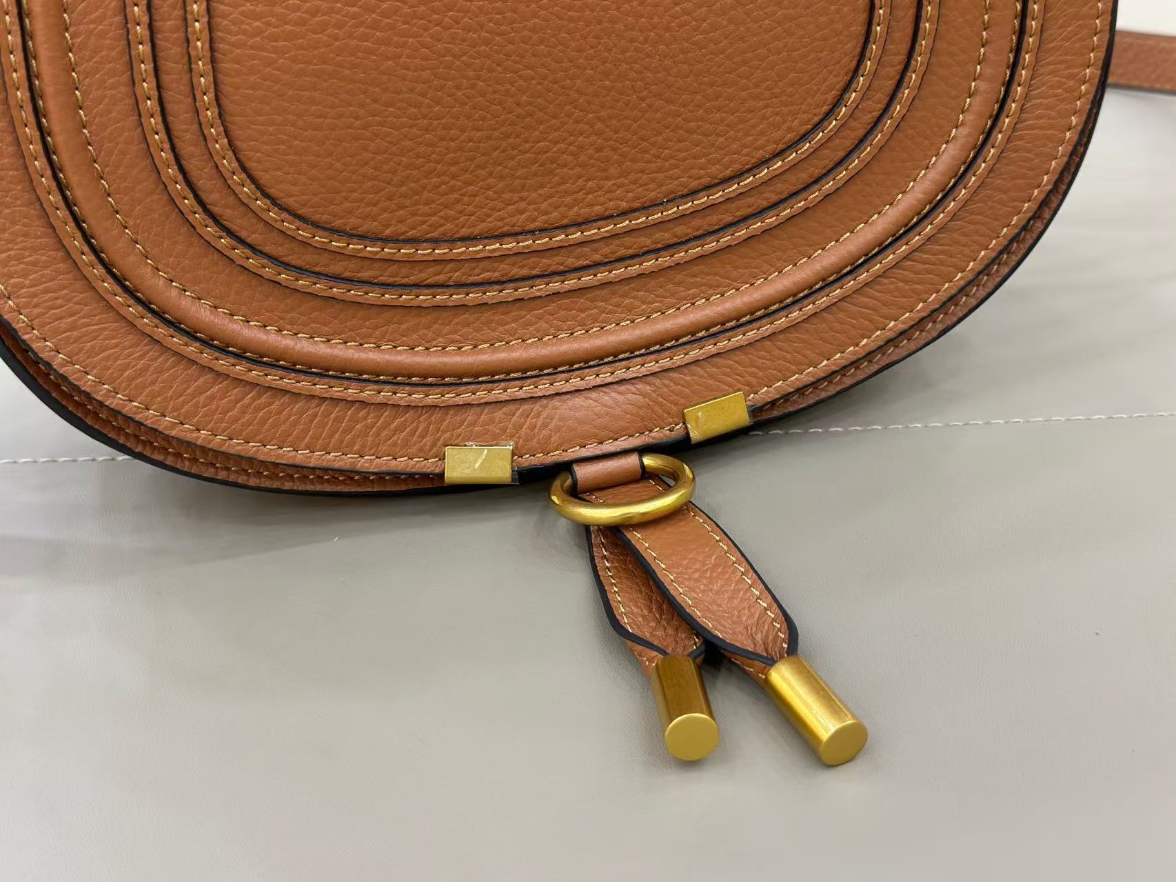 AAAAA high-quality designer luxury cosmetics shoulder fashion style women's boutique saddle bag
