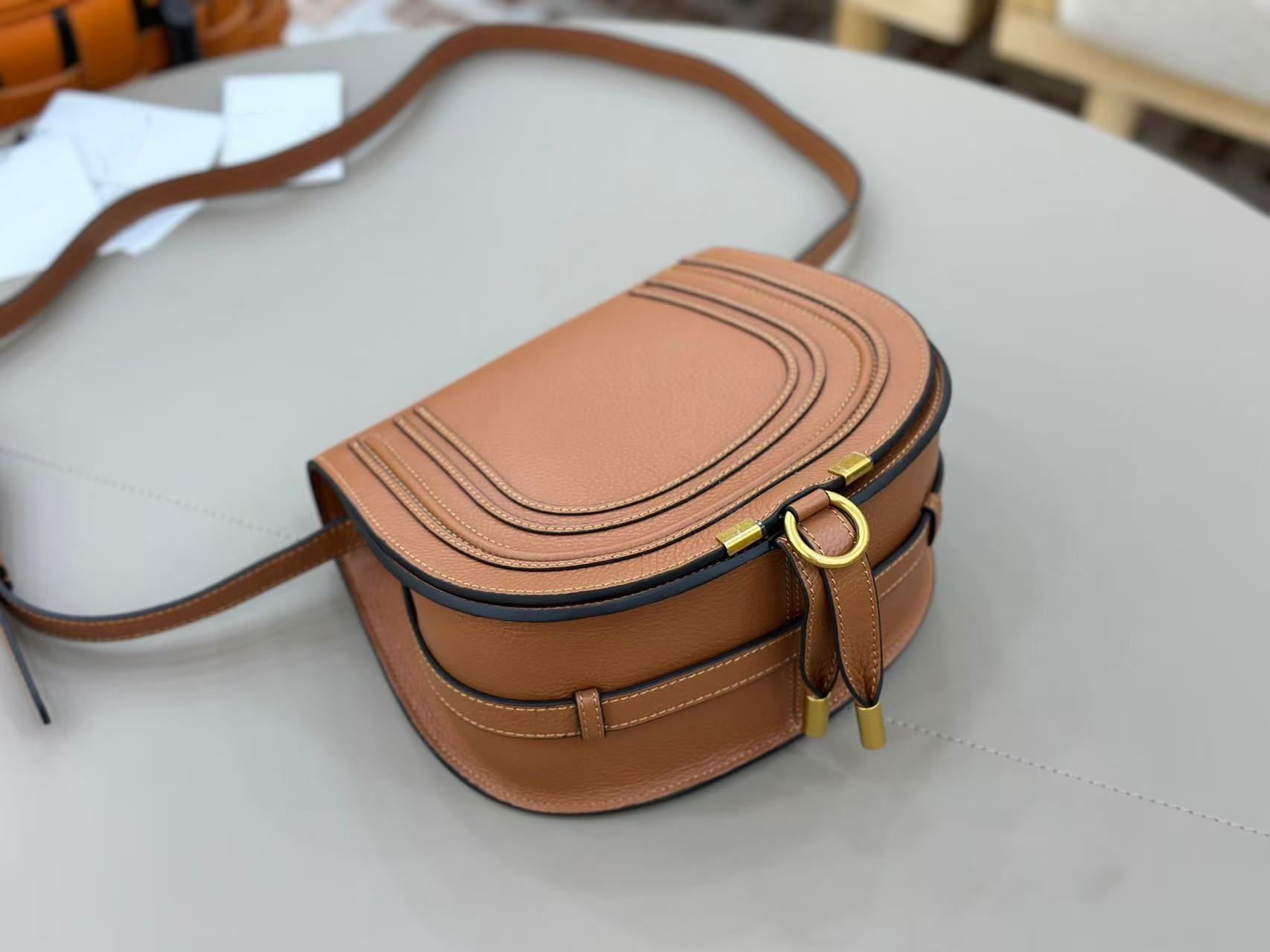 AAAAA high-quality designer luxury cosmetics shoulder fashion style women's boutique saddle bag