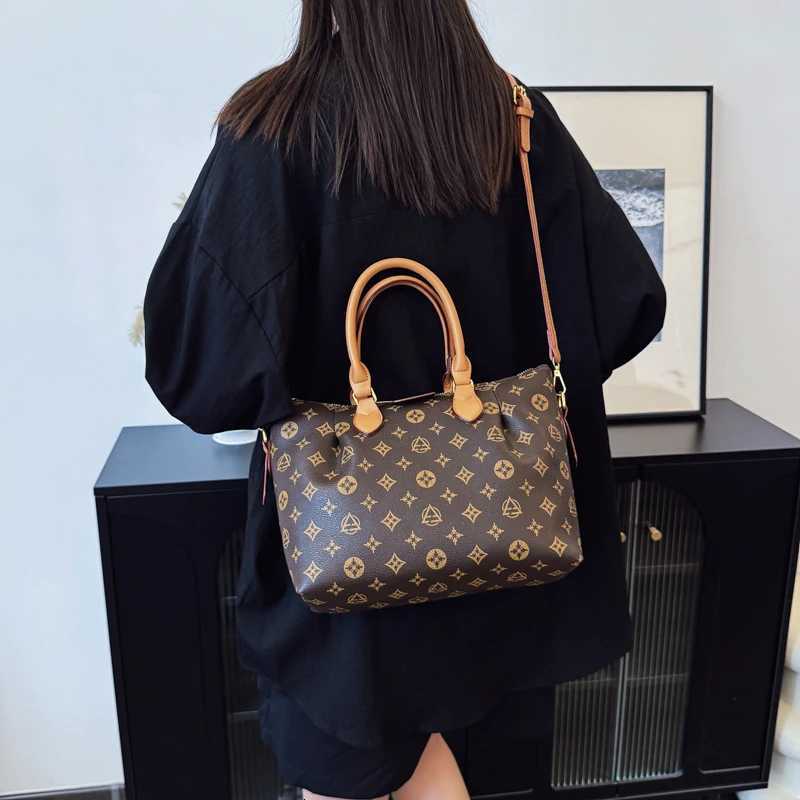 Trendy Elegant Classic Crossbody Bag Minimalist Leather For Womens Casual And Business CommuteW251119