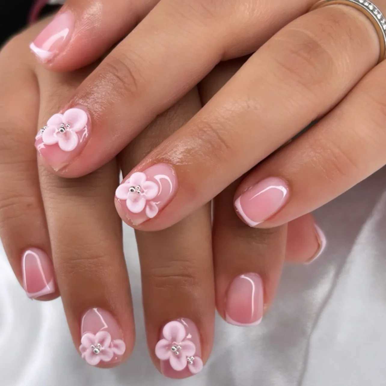 24Pcs Short Square Head Press on Nails Yellow French 3D Flower Fake Nails Blue Smudge Pearl Reusable Full Cover False Nails TipsT251118T251119