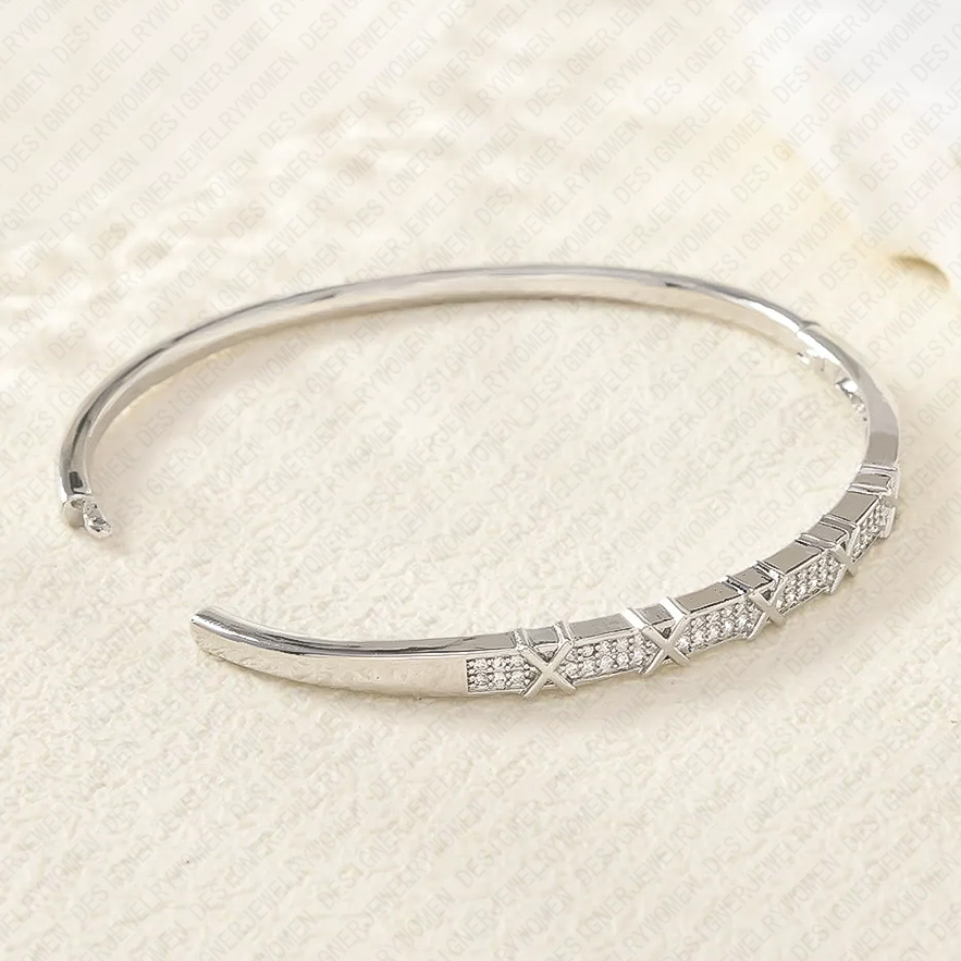 Designer Bracelet Bracelet for Women Full Pave Bangle Diamond Bangles Letter Open Bangles Luxury Jewlery Designer for Women Elegant Timeless Sparkling