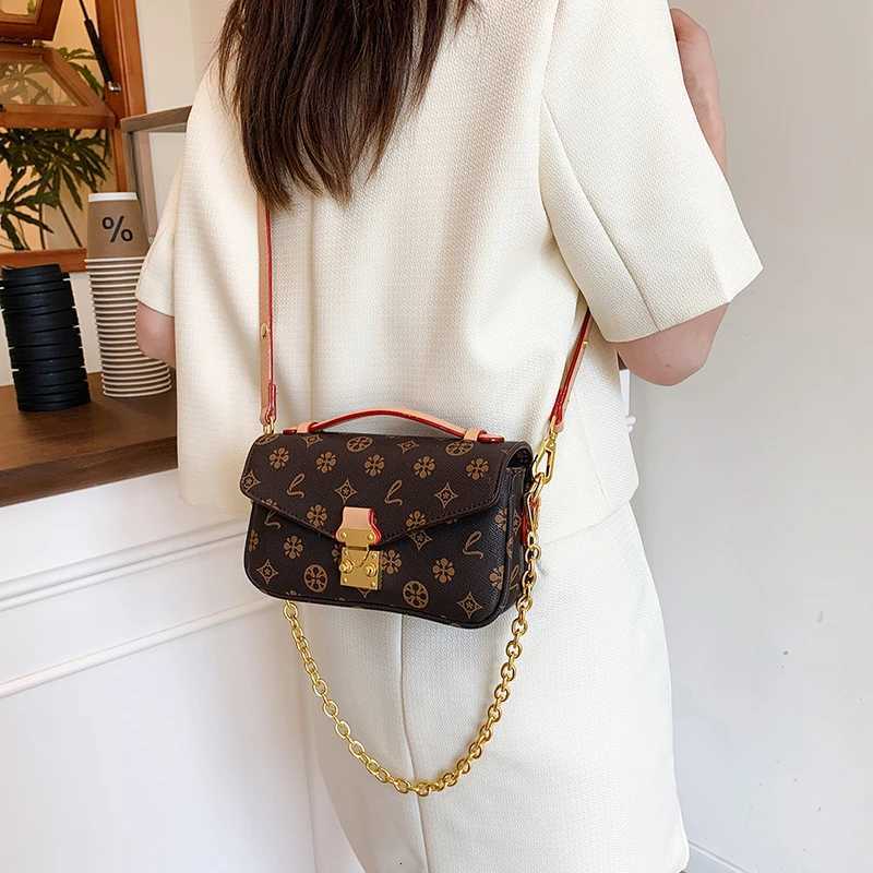 Elegant Womens Messenger Bag in Leather Crossbody Shoulder Bag for Fashionable Ladies Luxury Brand HandbagsW251119