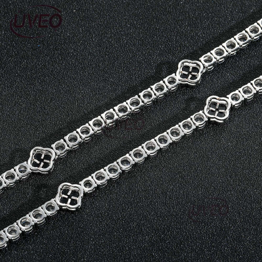 Style four-leaf clover inlaid ice out VVS Moissanite tennis bracelet Free delivery