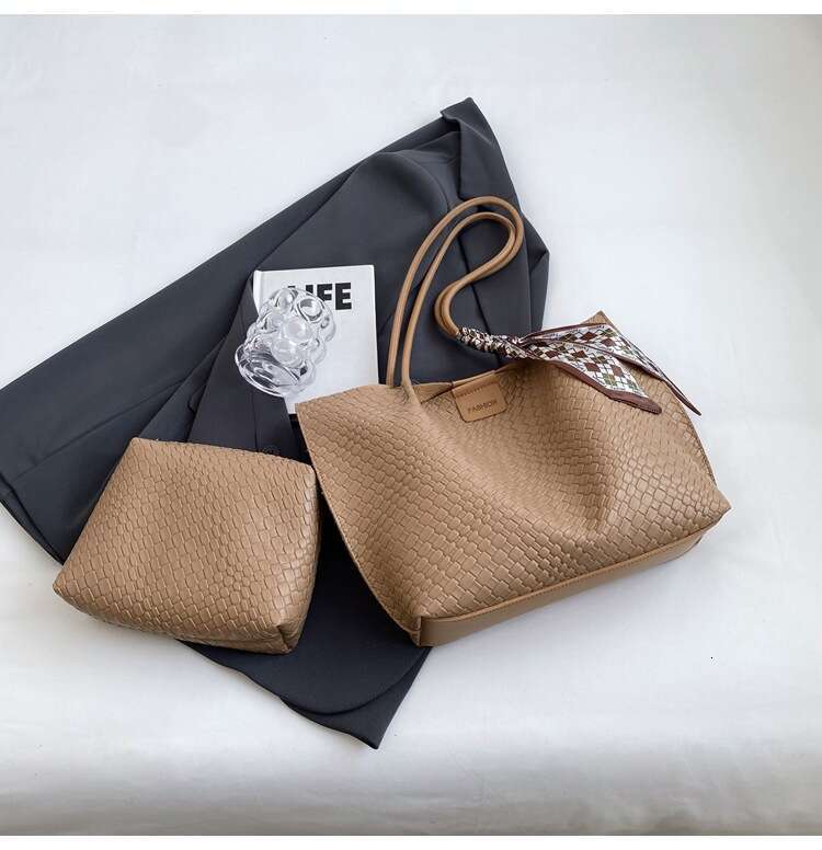 2025 new leather imitation woven material large capacity mother and child bag, women's diamond grid casual versatile single shoulder tote bag