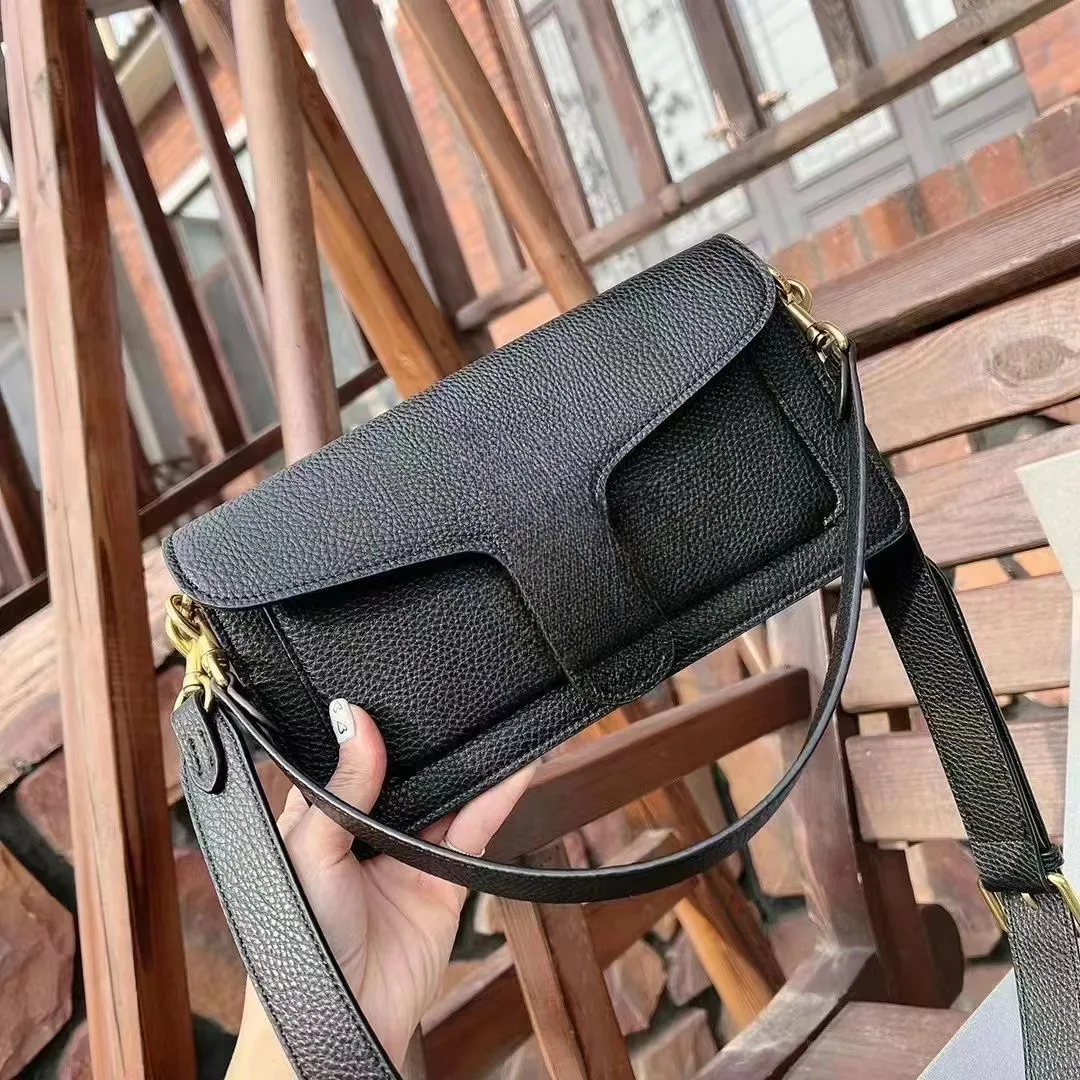 TOP sale Brand Designer Shoulder Bag Kiss Lip Print Quilting Stylish Crossbody bags with Chain MultiColors Handbag Women purse Fashion Bag Classic Brown purse gifts