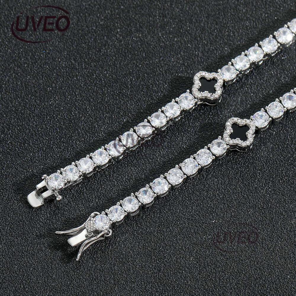 Style four-leaf clover inlaid ice out VVS Moissanite tennis bracelet Free delivery