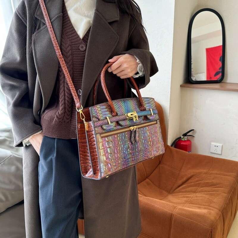 Fashionable Crossbody Bag For Women Designer Handbag Minimalist Solid Color Leather Clutch Vintage P Style