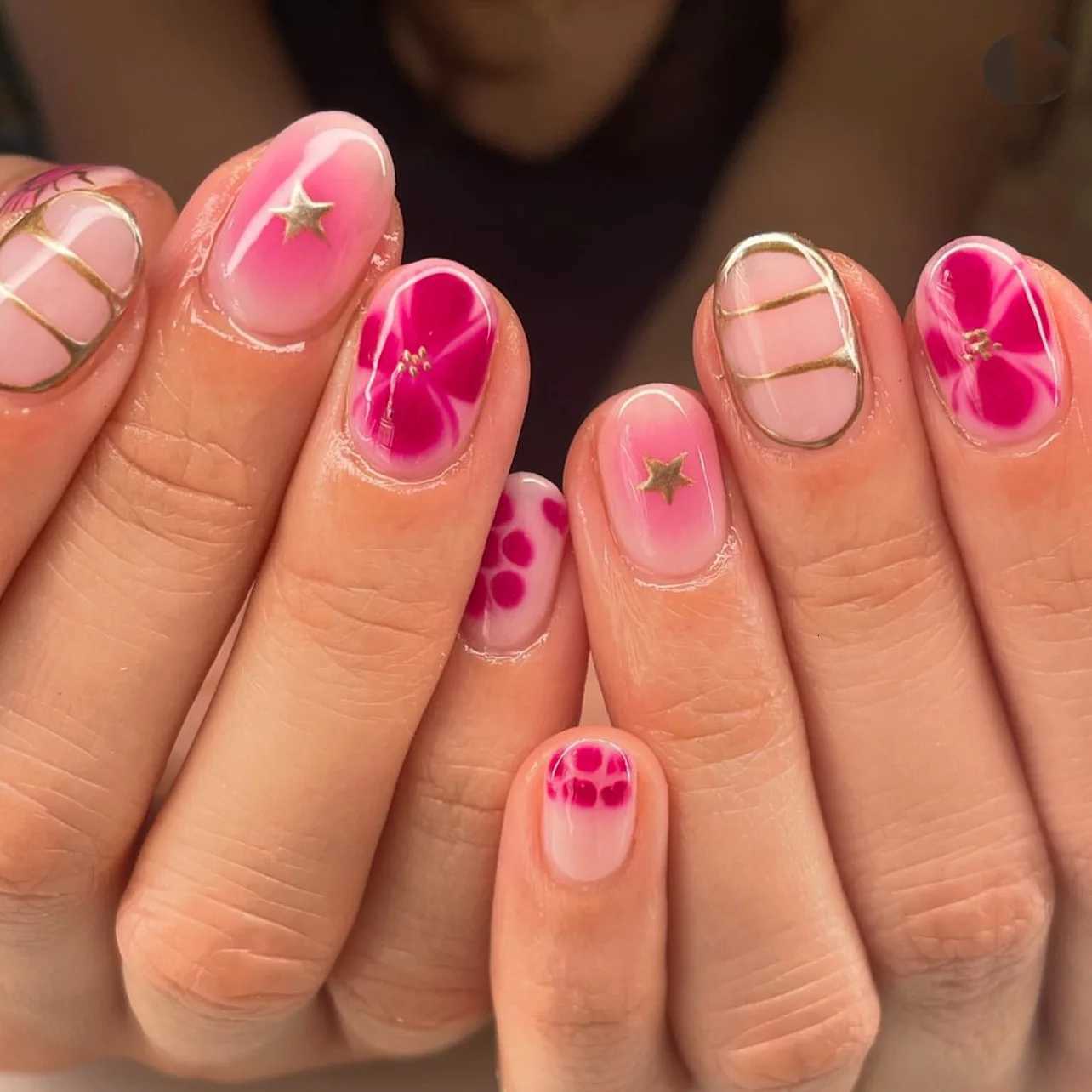 24PCS Retro Brown Five-petaled Flowers French Press on Nails Golden Irregular Edge Almond Fake Nails for Women Simple False NailT251118T251119