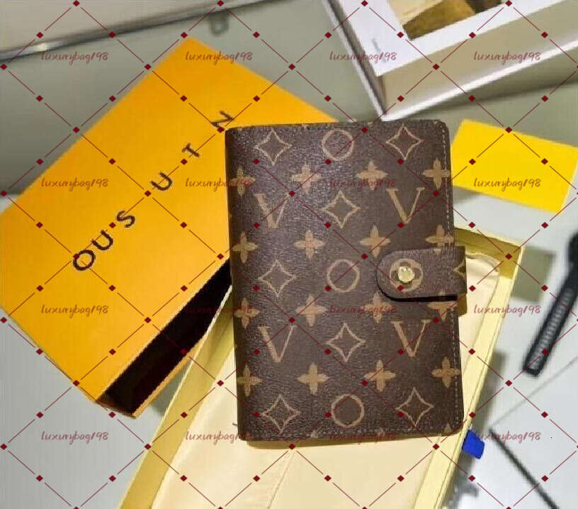 2026 Designer Large DESK AGENDA COVER Holders Memo Planner Men Women Notebook Diary Agendas Protective Case Card Passport Holder Wallet Desktop Notepad Covers