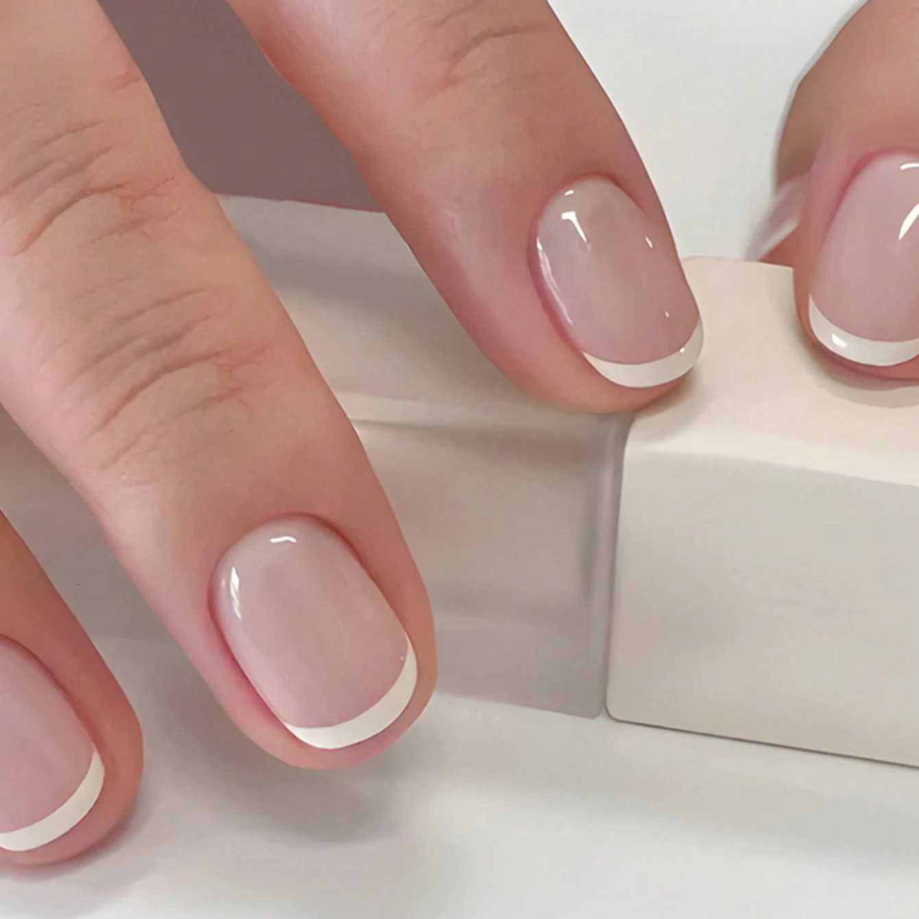120PCS Short Square White French Simple Shiny False Nails Fashionable Wearable Nails Suitable for Daily Work StudyT251118T251119