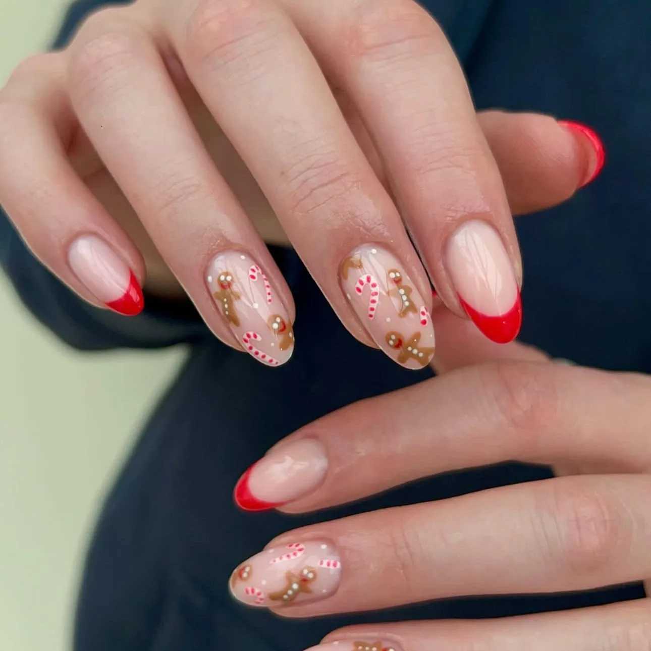 24Pcs Short Round Head Fake Nails Snowfield Santa Claus Design Press on False Nails Snowman Bow Detachable Full Cover Nails TipsT251118T251119