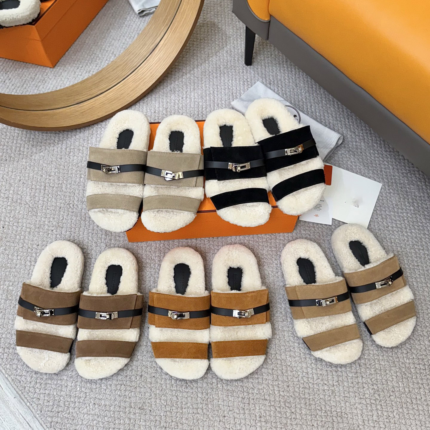 Luxury shoe furry slide mule Designer sandal Woman shoe Wool Slippers Flat buckle Suede Warm Fluffy Furry Sandal fur slide Comfortable Winter Sandals Fur Slipper
