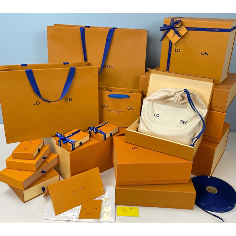 Luxury Custom Paper Gift Box Shopping Bag for Fragrance Wallet Scarf Elegant Present Packaging with Dust Bag